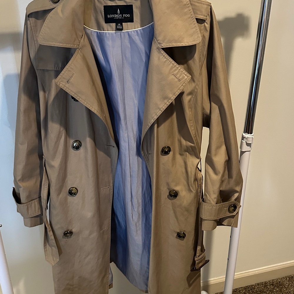 London Fog Classic Beige Trench Coat waterproof with hood 1x